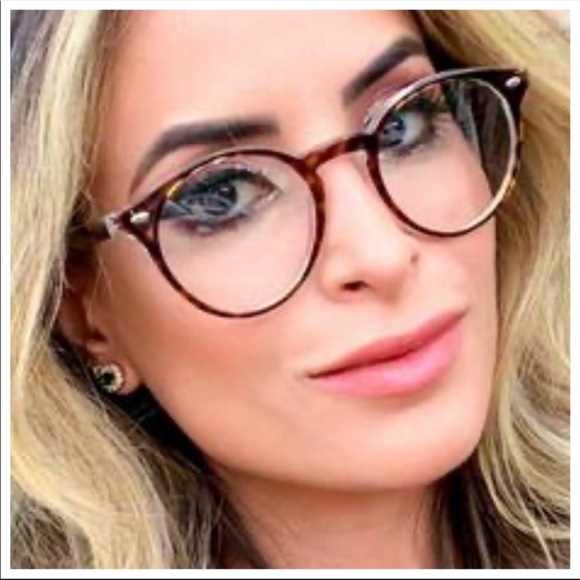 Accessories - ✨ONE DAY SALE✨Fabulous Peepers Readers glasses